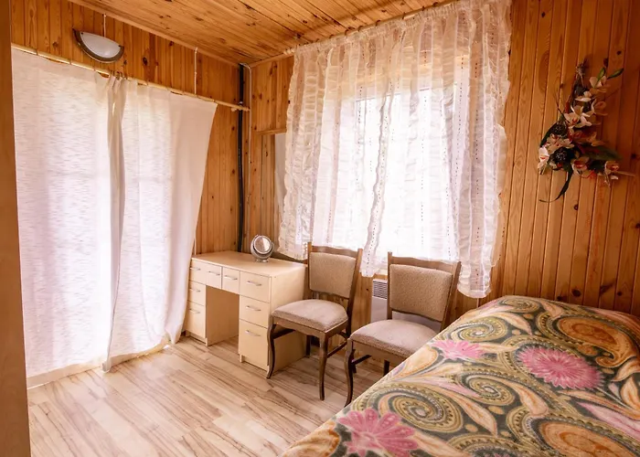 Juniper Tree House 펜션